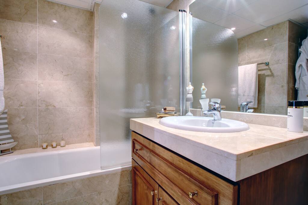 Main bathroom
