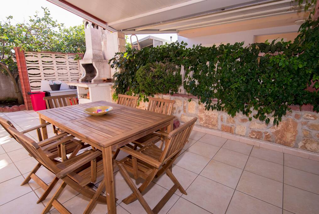 veranda con zona barbecue