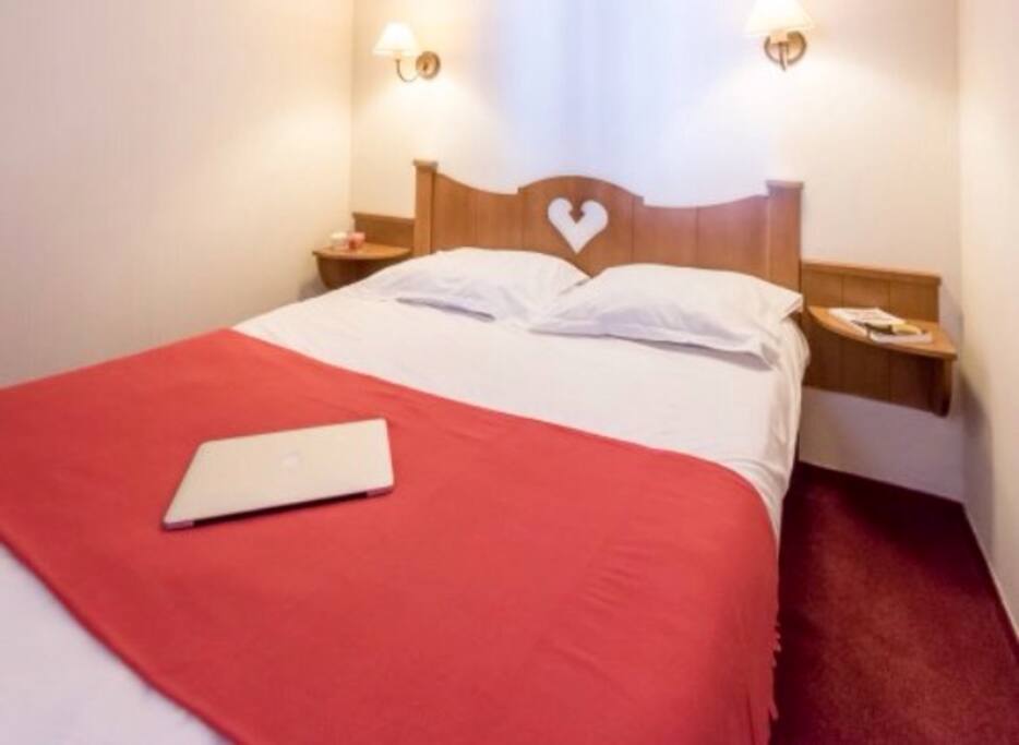 Lit double dans la chambre 140x190