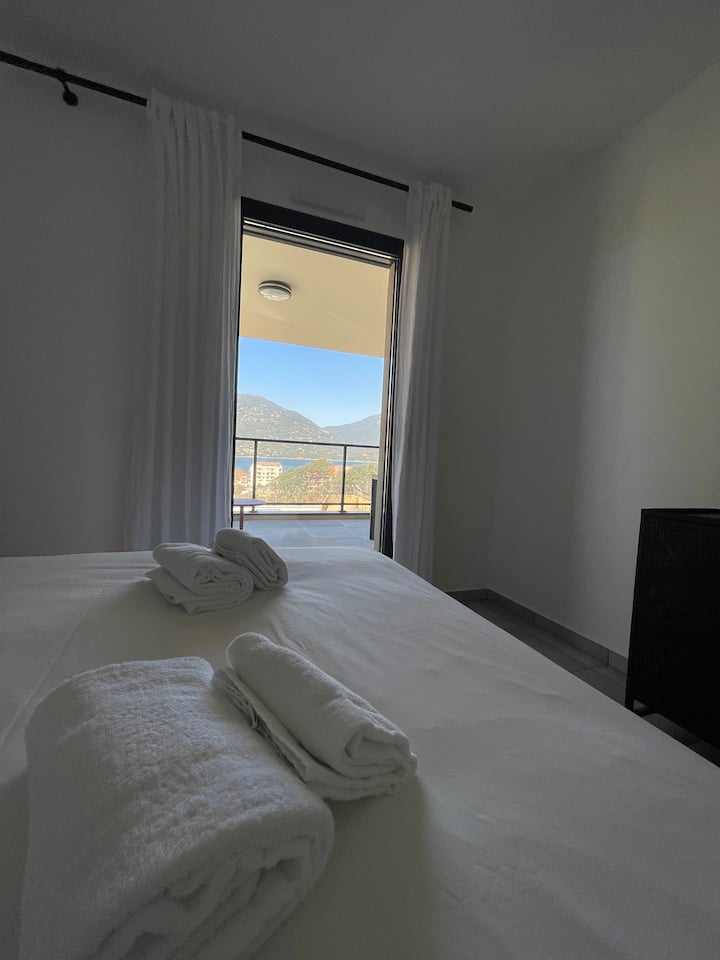 Chumba kimoja cha kulala, mwonekano wa bahari, kitanda cha 160x200, kabati la ukuta, kiyoyozi 