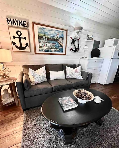 Popular Airbnb listing: Felix Jack Guesthouse in Southern Gulf Islands