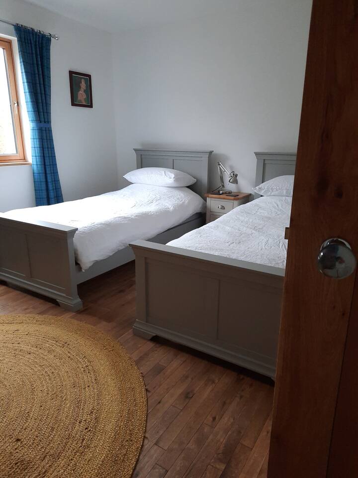 Room 2 - twin beds