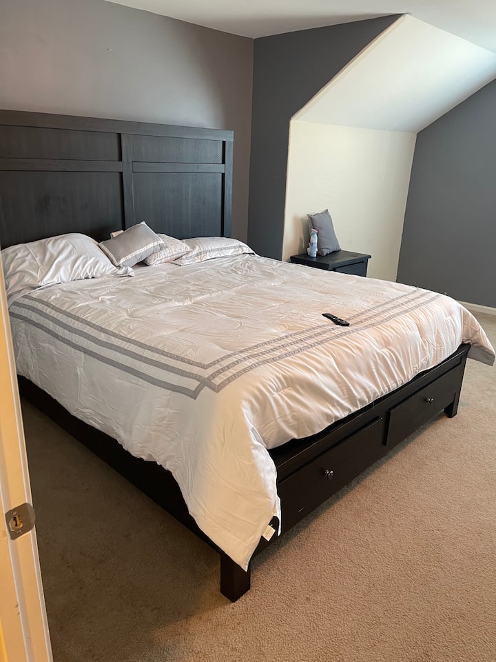Very Spacious Room - Rincon, GA