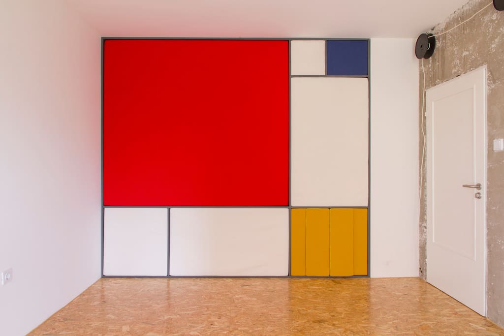 This is where it all begins. The ideal fusion of form and function. De Stijl.