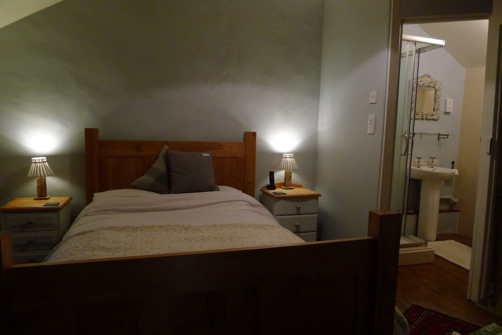 Double bedroom and private en-suite shower room