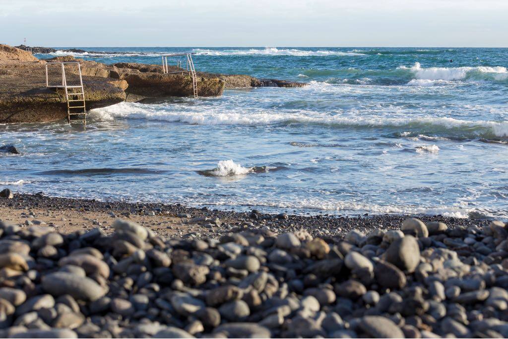 Playa de La Caleta, a 80 metros
