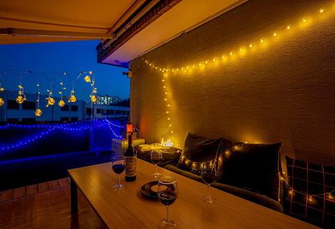 Barbecue party on the rooftop terrace with a beautiful night view [Wifi, Netflix, large TV]
