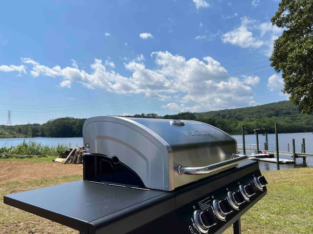 Listing in Norwich-New London