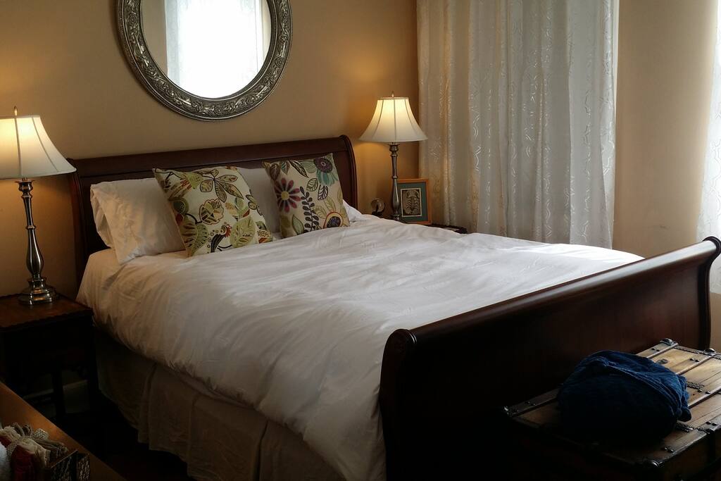 Private Master bedroom w/walk-in closet