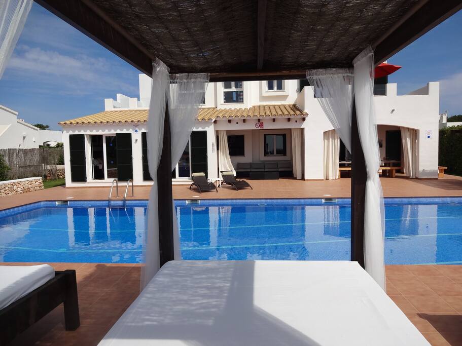 5 Luxury Cabanas