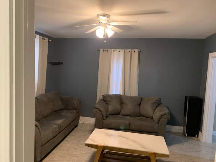 The Place To Stay Ii - Cozy  2 Bedroom  Apartment - Welland
