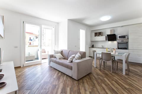 Spacious and central apartment with a box