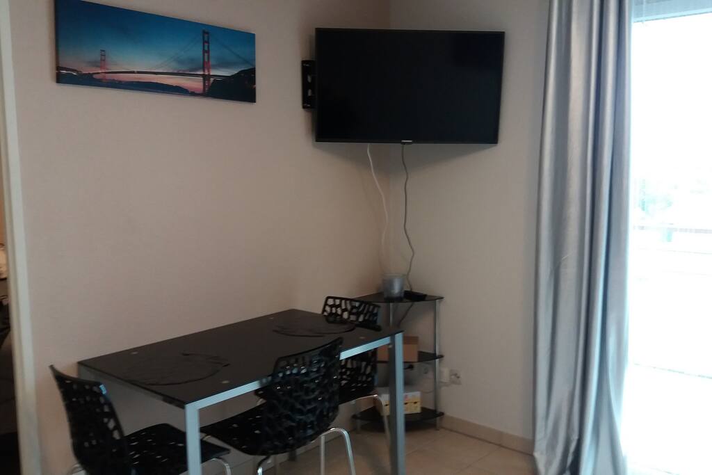 coin repas avec tv