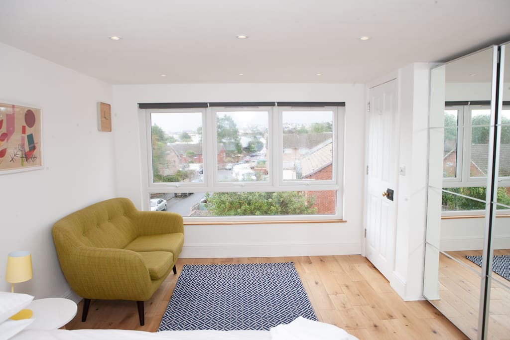 View from third floor ensuite bedroom across St Werburghs, with views of Clifton and Bristol University. Perfect for watching the hot air balloons take off from Ashton Court