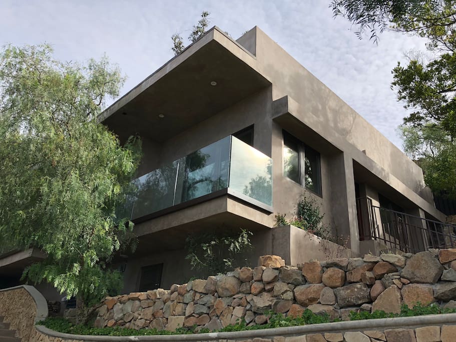 Modern, chic, easy to live in ...