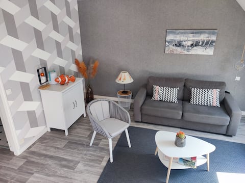 Top performing Airbnb: Heart of town apartment, parking, balcony, Wi-Fi. in Le Pouliguen