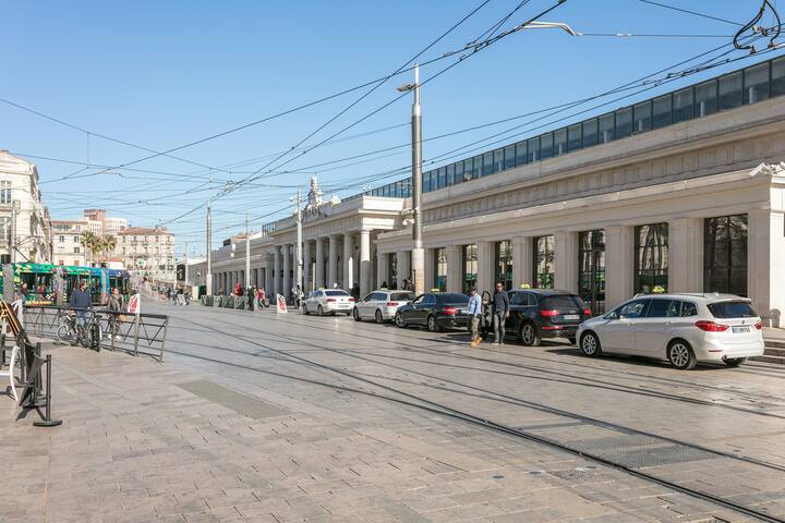 Tuesday Takes: Trompe l'oeil - Montpellier France - One Road at a Time