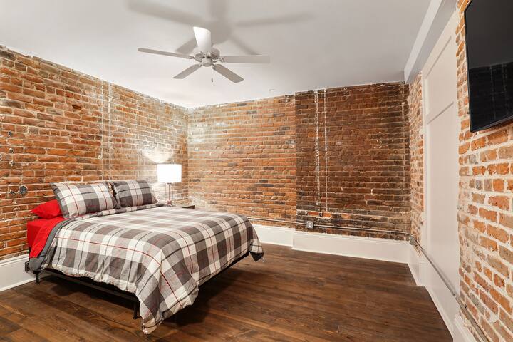 French Quarter Follies II gallery image 5