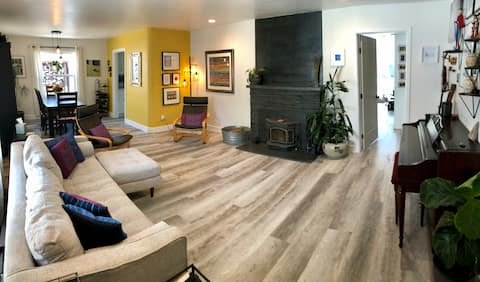 Spacious Sunny Getaway Near Harbor and Beaches