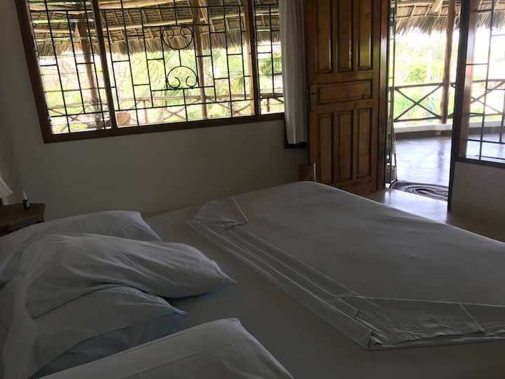 卧室有宽敞的照明空间。