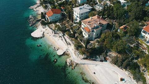 Villa Visum, amazing property on the beach