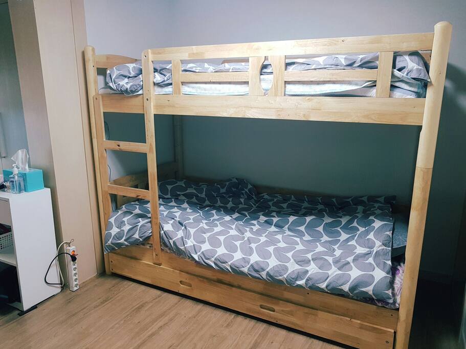 double deck bed