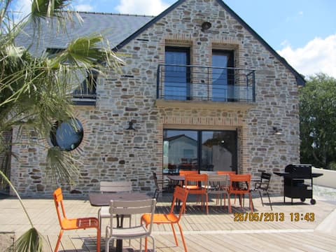 Beautiful Villa with pool & close to beach