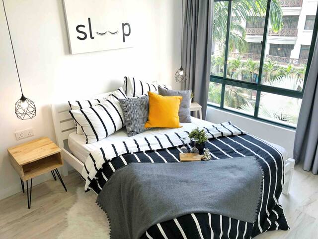 WALK TO MALL, MMC/NEAR JONKER/FREE PARKING & WIFI