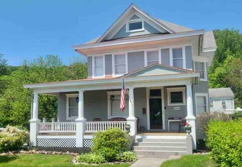 The Abby ~ Large Home in Berkeley Springs