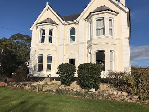 Popular Airbnb listing: Sunnyside: beautiful apartment in Exmouth in Exmouth