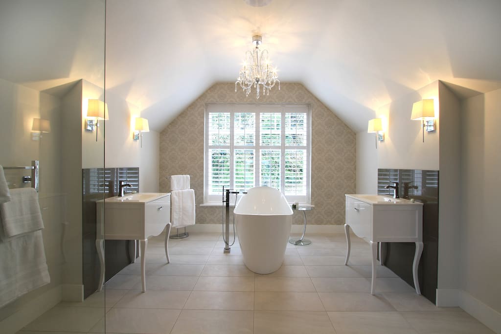 Master En Suite Bathroom