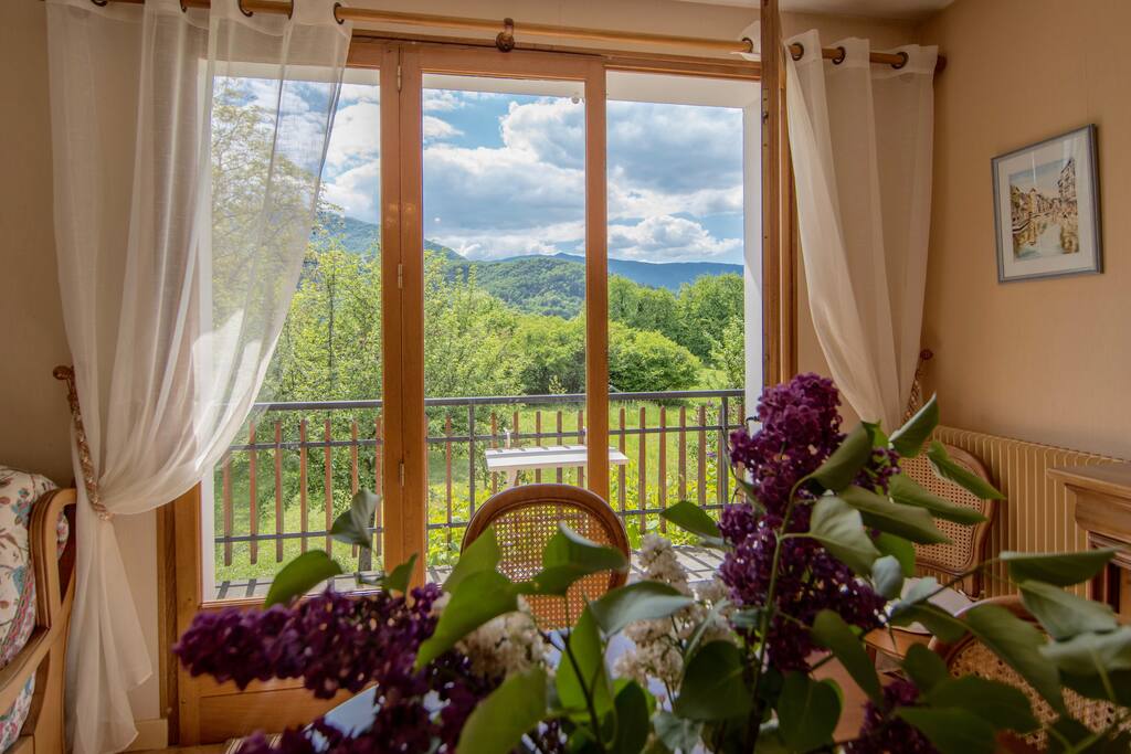 Pièce à vivre ouverte sur le balcon