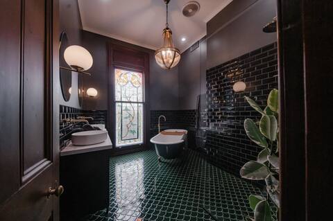 Luxe CBD Heritage Home w Parking