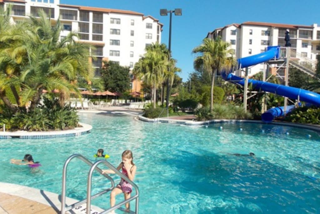 Huge swimming pool!! And many amenities!!!