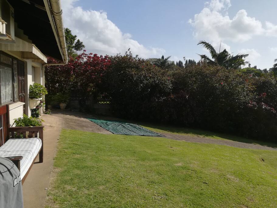 Secure parking for Flatlet and private room clients. Umkomaas the dive capital of SA is a mere 15 minute walk from the accomodation. All units have armed response and a private safe is available for guests. The famous Umkomaas Golf course is a 10 minute walk and the bus / train route is a mere 15 minute walk from the house too.
