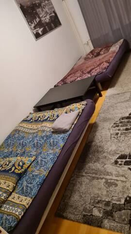 Schöne 3 Schlafzimmer Zimmer Wohnung mit 4 Betten. gallery image 3