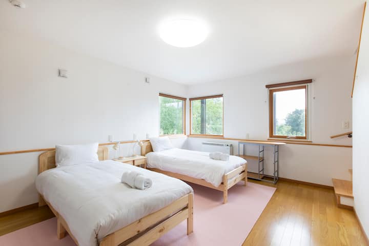 1F стая с отворен план (общо помещение) 2 x единични легла