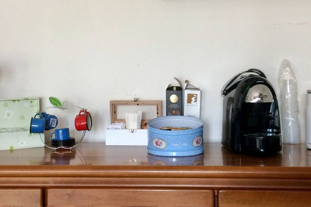 Macchina Caffè, Monta Latte, Bollitore, Frigorifero, Fornetto ecc.