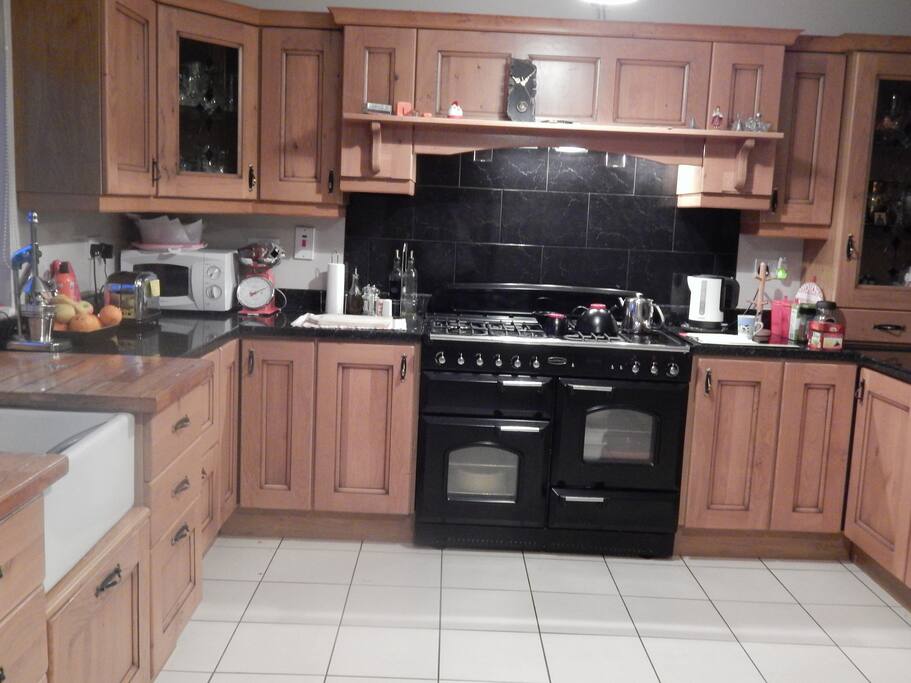 Large Spacious Kitchen