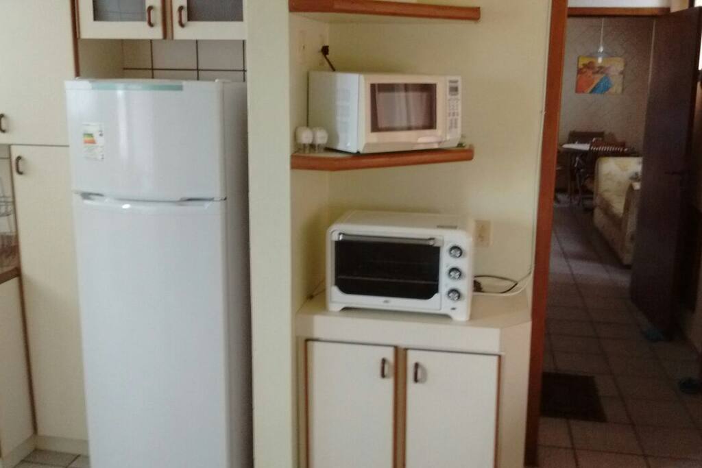 cozinha com todos equipamentos