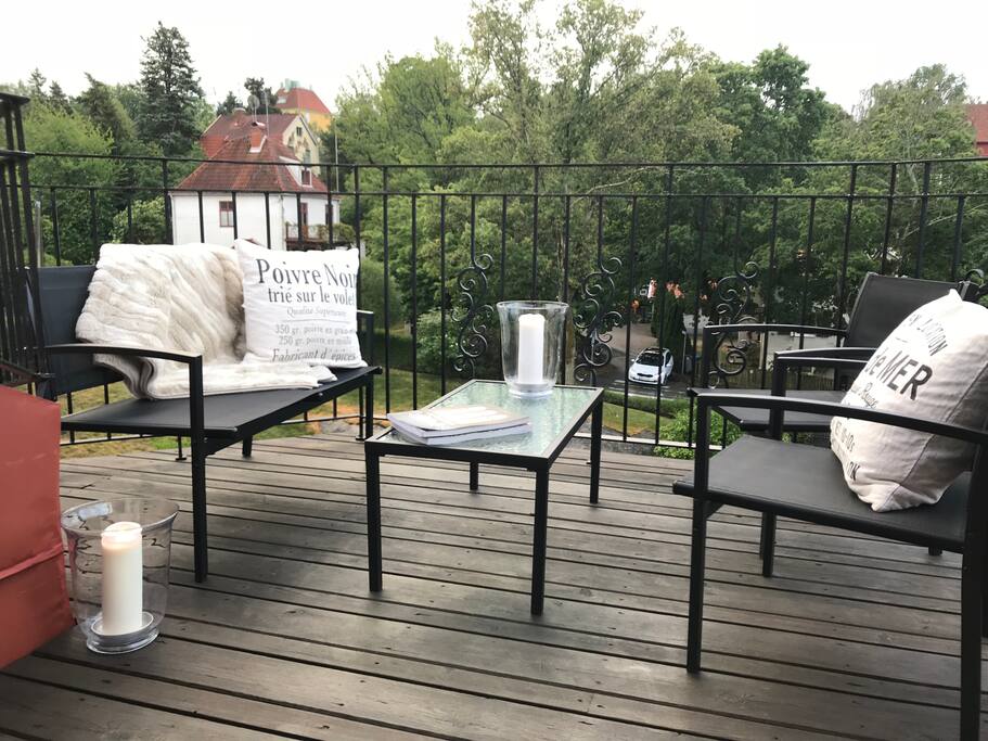 Lounge set on the rooftop balcony