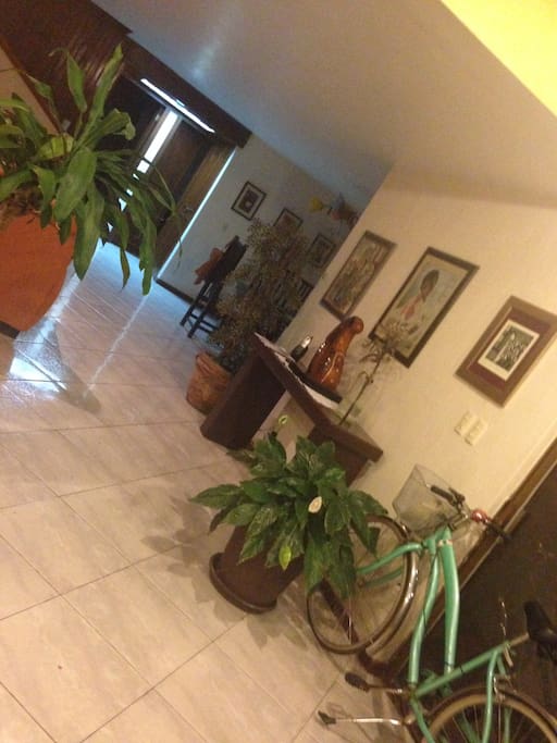 Entrando a la casa