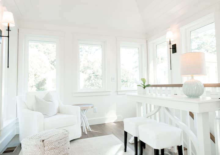 Second Story Bayview Room with Sunset Views