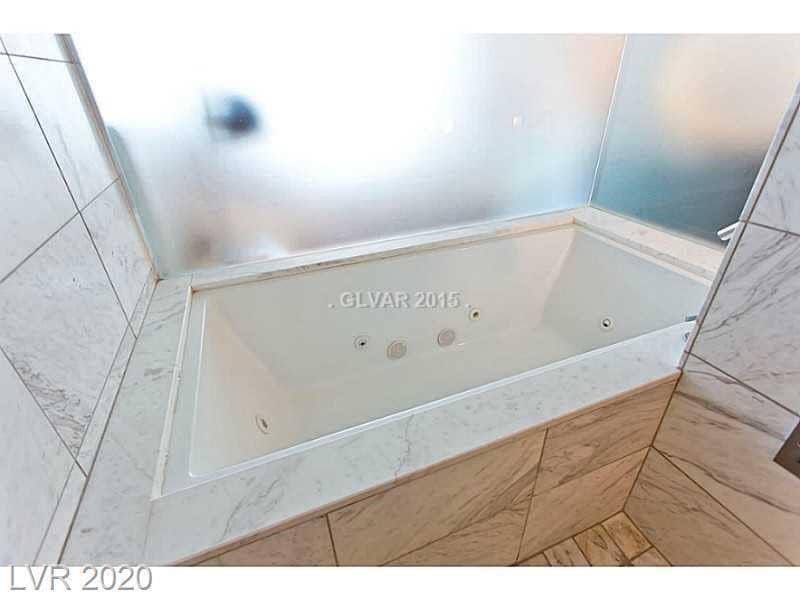 Palm Place Suite