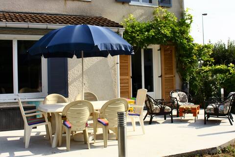 House with garden 4.5 Km from Disney