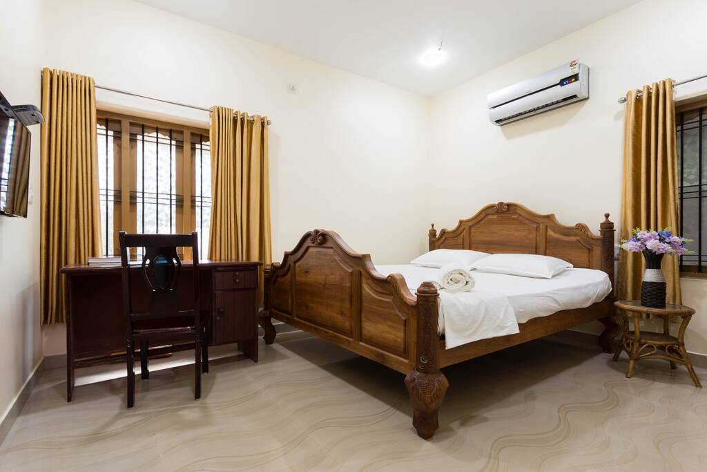 Huge & Elegant Bed