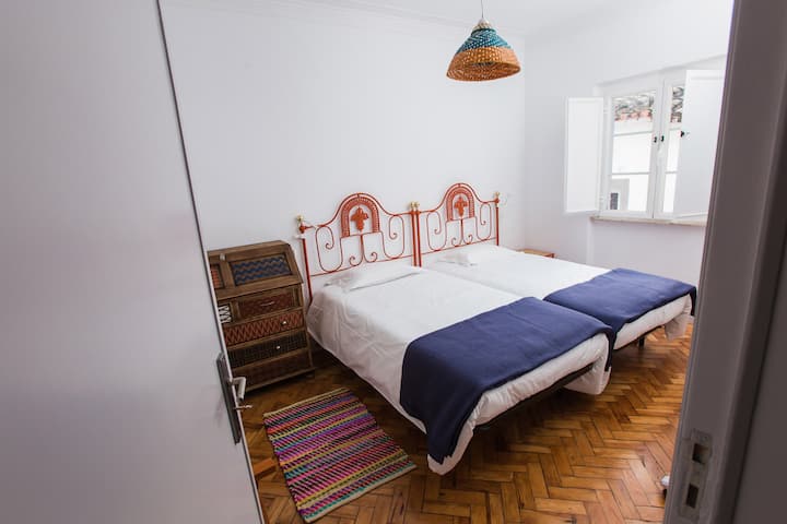 Საძინებელი 1 პირველი სართული / პირველი სართულის საძინებელი 1