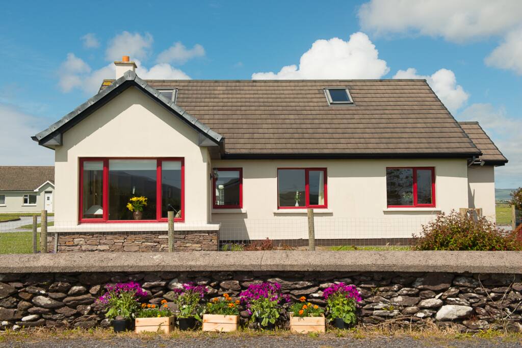 An Teach Dearg Winestrand Cottages Cottages For Rent In Dingle