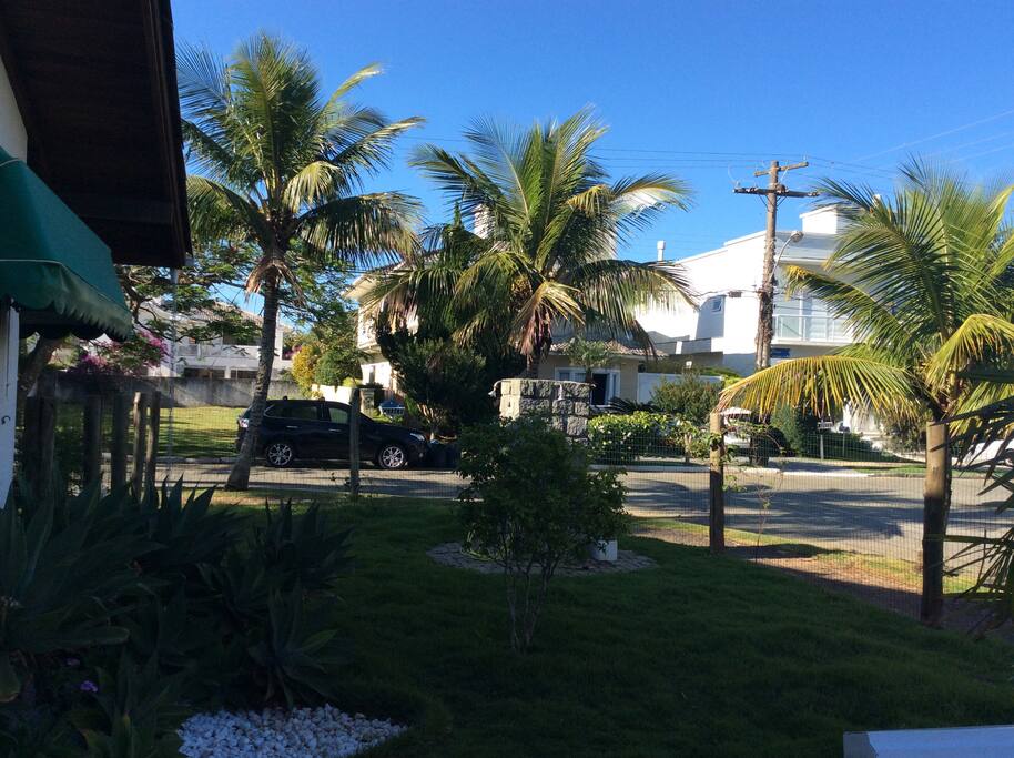 Chuveiro externo de pedras