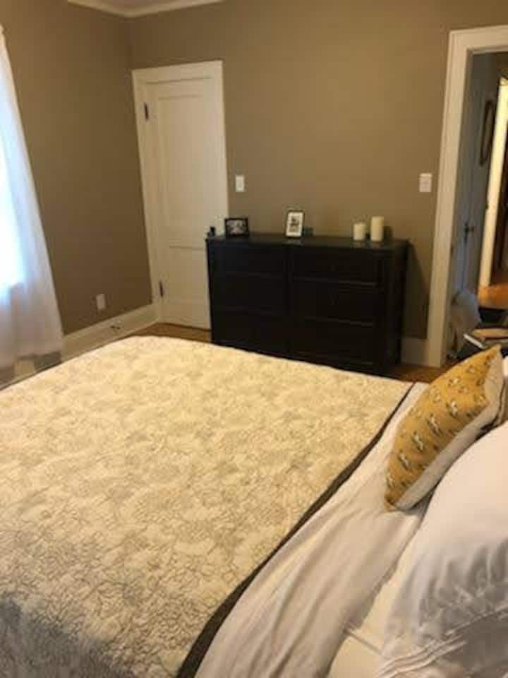 master bedroom queen bed